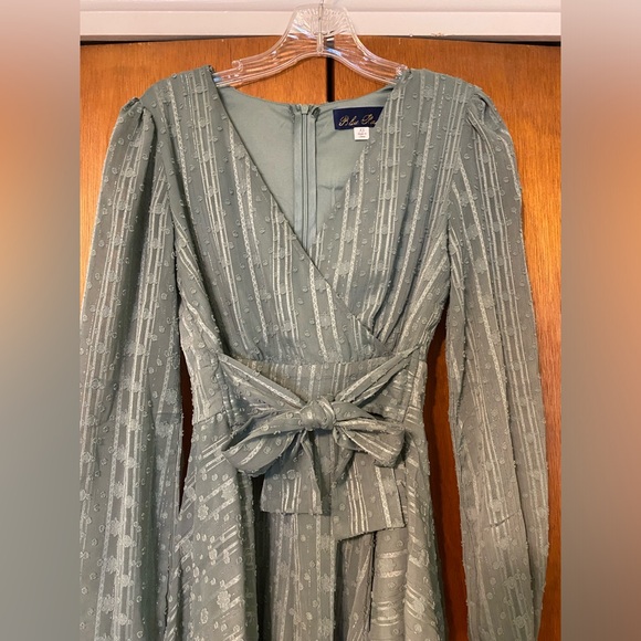 Francesca’s sparkly sage romper - Picture 2 of 4